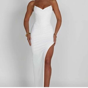 Chic Strapless White Dress